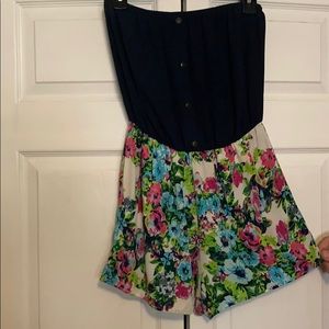 Sleeveless romper with pockets!